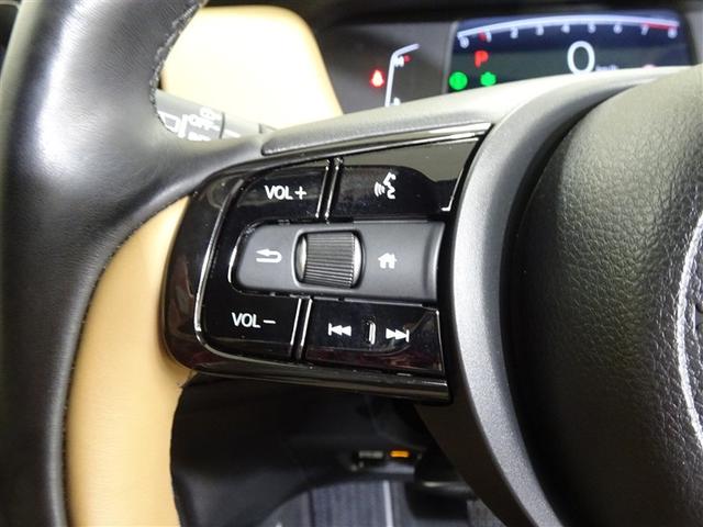 フィット リュクス　メモリーナビ　オートエアコン　Ｒカメラ　スマートキー　ＥＴＣ　ＶＳＡ　ＬＥＤ　盗難防止システム　クルーズコントロール　衝突被害軽減ブレーキ　地デジ　革シート　１オーナー（32枚目）