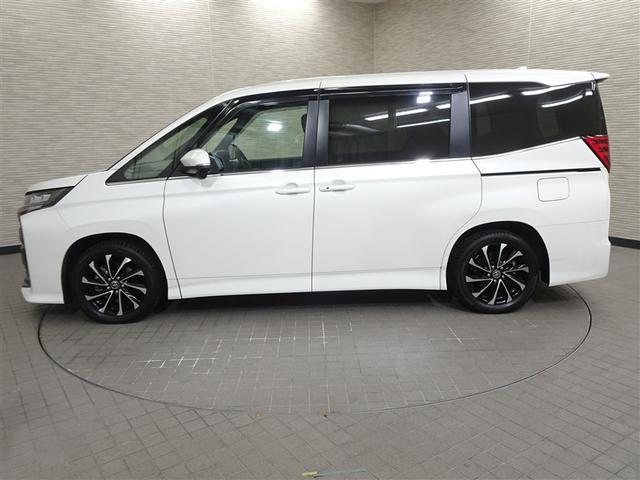 ノア ハイブリッドＳ－Ｚ　横滑り防止機能　エアバッグ　アイドリングストップ　オートクルーズコントロール　地デジ　両側自動ドア　ダブルエアコン　スマートエントリー　ＬＥＤランプ　バックモニター　メモリナビ　３列シート　ＥＴＣ付き（6枚目）