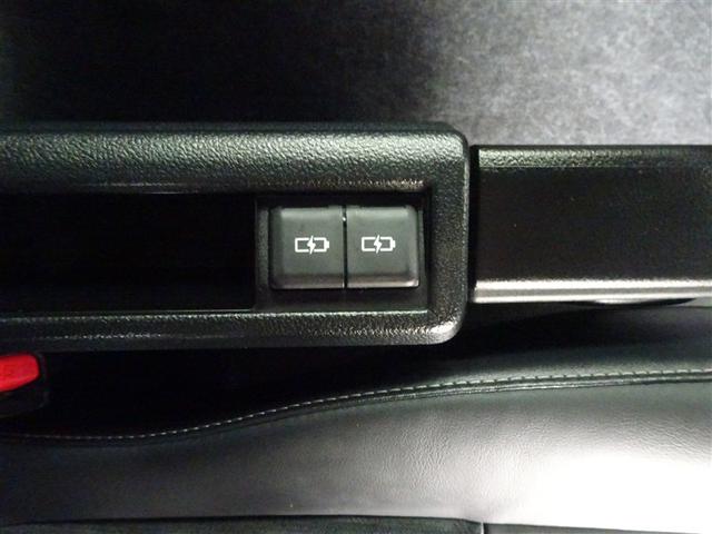 ノア ハイブリッドＳ－Ｚ　横滑り防止機能　エアバッグ　アイドリングストップ　オートクルーズコントロール　地デジ　両側自動ドア　ダブルエアコン　スマートエントリー　ＬＥＤランプ　バックモニター　メモリナビ　３列シート　ＥＴＣ付き（32枚目）