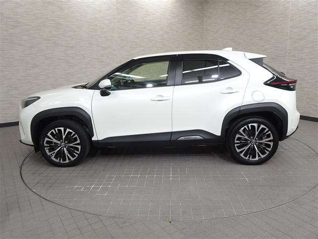 ヤリスクロス ハイブリッドＺ　インテリジェントキー　アルミホイル　ＬＥＤライト　１オ－ナ－　リアカメラ　クルーズコントロール　横滑り防止システム　ナビＴＶ　メモリーナビゲーション　電動シ－ト　パワステ　オートエアコン　キーフリー（6枚目）