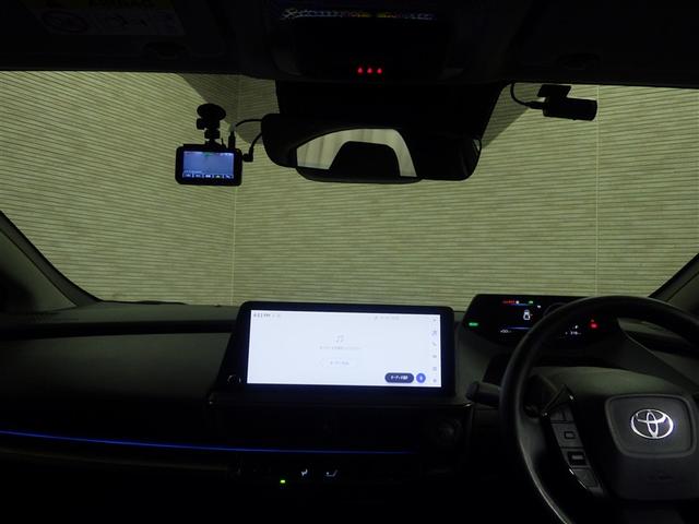 プリウス Ｚ　Ｒカメラ　フルセグ地デジＴＶ　パノラミックルーフ　フルオートエアコン　サイドエアバッグ　元試乗車　メモリーナビゲーション　ＥＳＣ　１オーナー車　ナビＴＶ　パワーステアリング　アルミ　Ｐシート　ＥＴＣ付（21枚目）