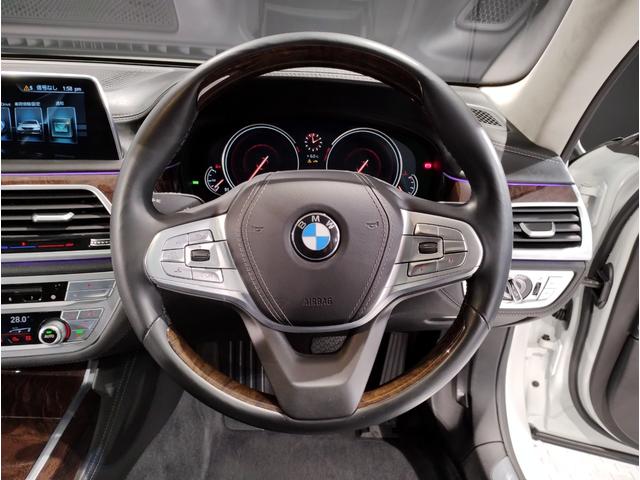 750Li エクセレンス 黒レザーシート 電動ガラスサンルーフ リアエンターテイメント ベンチレーションシート ヘッドアップディスプレイ レーザーライト ハーマンカードン アクティブクルーズコントロール リアスライドブラインド(16枚目)