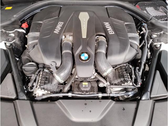 750Li エクセレンス 黒レザーシート 電動ガラスサンルーフ リアエンターテイメント ベンチレーションシート ヘッドアップディスプレイ レーザーライト ハーマンカードン アクティブクルーズコントロール リアスライドブラインド(17枚目)