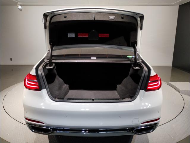 750Li エクセレンス 黒レザーシート 電動ガラスサンルーフ リアエンターテイメント ベンチレーションシート ヘッドアップディスプレイ レーザーライト ハーマンカードン アクティブクルーズコントロール リアスライドブラインド(34枚目)