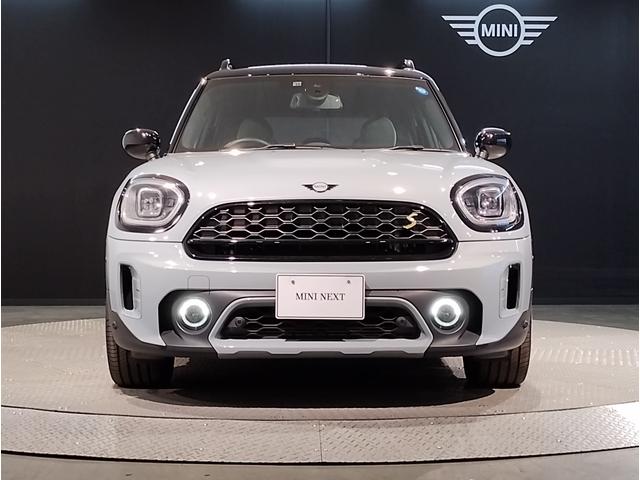 ＭＩＮＩ クーパーＳ　Ｅクロスオーバーオール４アンテイムドＥＤ　限定車　後期モデル　デジタルメーター　グリーンハーフレザー　シートヒーター　追従式クルーズコントロール　バックカメラ　障害物センサー　ＬＥＤヘッドライト　ＡｐｐｌｅＣａｒＰｌａｙ　純正１８インチＡＷ（11枚目）