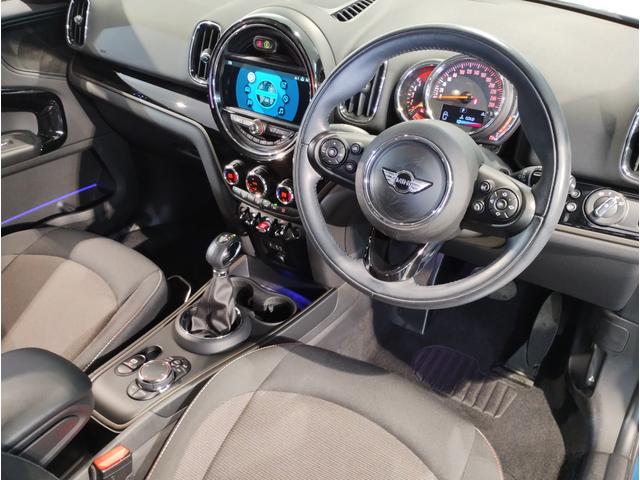 ＭＩＮＩ クーパーＤ　クロスオーバー　追従式クルーズコントロール　ＬＥＤヘッドライト　バックカメラ　障害物センサー　純正ナビ　電動テールゲート　純正１８インチＡＷ　コンフォートアクセス　衝突軽減ブレーキ　Ｂｌｕｅｔｏｏｔｈオーディオ（13枚目）