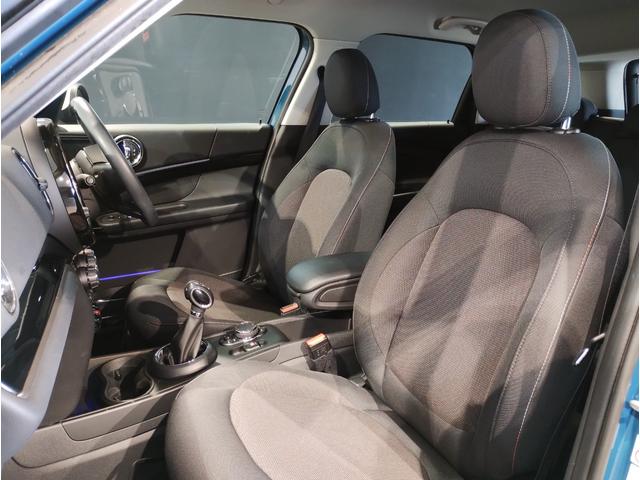 ＭＩＮＩ クーパーＤ　クロスオーバー　追従式クルーズコントロール　ＬＥＤヘッドライト　バックカメラ　障害物センサー　純正ナビ　電動テールゲート　純正１８インチＡＷ　コンフォートアクセス　衝突軽減ブレーキ　Ｂｌｕｅｔｏｏｔｈオーディオ（17枚目）