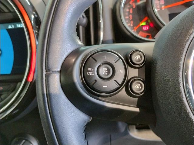 ＭＩＮＩ クーパーＤ　クロスオーバー　追従式クルーズコントロール　ＬＥＤヘッドライト　バックカメラ　障害物センサー　純正ナビ　電動テールゲート　純正１８インチＡＷ　コンフォートアクセス　衝突軽減ブレーキ　Ｂｌｕｅｔｏｏｔｈオーディオ（22枚目）
