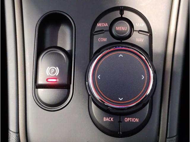 ＭＩＮＩ クーパーＤ　クロスオーバー　追従式クルーズコントロール　ＬＥＤヘッドライト　バックカメラ　障害物センサー　純正ナビ　電動テールゲート　純正１８インチＡＷ　コンフォートアクセス　衝突軽減ブレーキ　Ｂｌｕｅｔｏｏｔｈオーディオ（41枚目）
