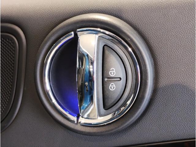 ＭＩＮＩ クーパーＤ　クロスオーバー　追従式クルーズコントロール　ＬＥＤヘッドライト　バックカメラ　障害物センサー　純正ナビ　電動テールゲート　純正１８インチＡＷ　コンフォートアクセス　衝突軽減ブレーキ　Ｂｌｕｅｔｏｏｔｈオーディオ（52枚目）