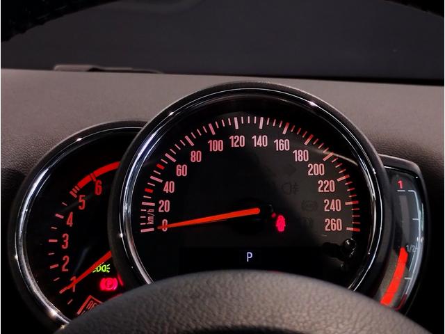 ＭＩＮＩ クーパーＤ　クロスオーバー　追従式クルーズコントロール　ＬＥＤヘッドライト　バックカメラ　障害物センサー　純正ナビ　電動テールゲート　純正１８インチＡＷ　コンフォートアクセス　衝突軽減ブレーキ　Ｂｌｕｅｔｏｏｔｈオーディオ（64枚目）