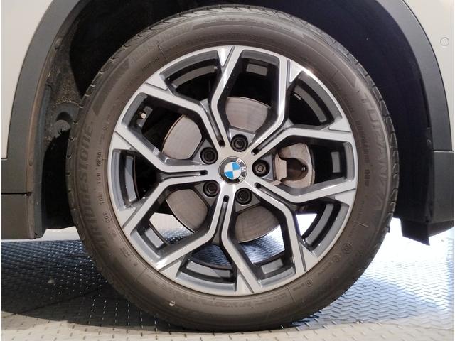 Ｘ１ ｘＤｒｉｖｅ　１８ｄ　ｘライン　後期モデル　モカレザー　シートヒーター　アクティブクルーズコントロール　純正ＨＤＤナビ　バックカメラ　障害物センサー　電動シート　電動リアゲート　ＬＥＤライト　ミラーＥＴＣ　スマートキー　純正１８ＡＷ（67枚目）