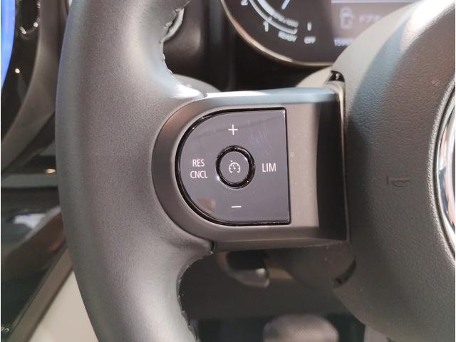 ＭＩＮＩ クーパーＤ　クロスオーバー　クラシック・トリム　ワンオーナー　後期モデル　デジタルメーター　サンルーフ　サテライトグレーレザー　電動シート　シートヒーター　電動テールゲート　ＬＥＤヘッドライト　ＡｐｐｌｅＣａｒＰｌａｙ　バックカメラ　障害物センサー（22枚目）