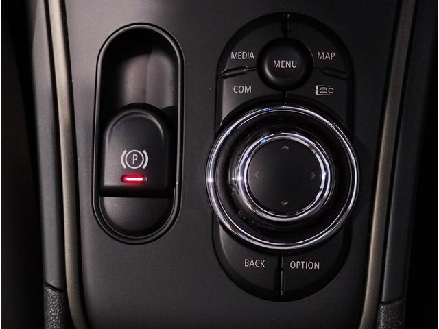 ＭＩＮＩ クーパーＤ　クロスオーバー　クラシック・トリム　ワンオーナー　後期モデル　デジタルメーター　サンルーフ　サテライトグレーレザー　電動シート　シートヒーター　電動テールゲート　ＬＥＤヘッドライト　ＡｐｐｌｅＣａｒＰｌａｙ　バックカメラ　障害物センサー（40枚目）