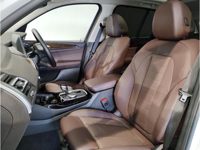 Ｘ３ ｘＤｒｉｖｅ　２０ｄ　モカレザー　電動パノラマサンルーフ　ステアリングヒーター　ベンチレーションシート　全周囲カメラ　純正２０インチアルミ　後席サンシェード　電動リアゲート　ＬＥＤヘッドライト　追従型クルーズコントロール（13枚目）