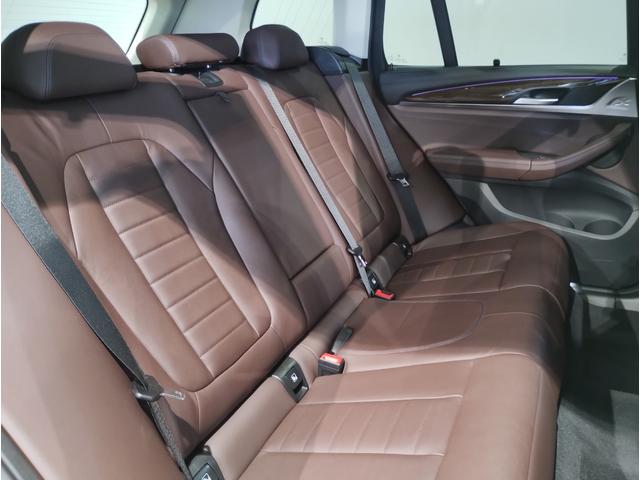 Ｘ３ ｘＤｒｉｖｅ　２０ｄ　モカレザー　電動パノラマサンルーフ　ステアリングヒーター　ベンチレーションシート　全周囲カメラ　純正２０インチアルミ　後席サンシェード　電動リアゲート　ＬＥＤヘッドライト　追従型クルーズコントロール（14枚目）
