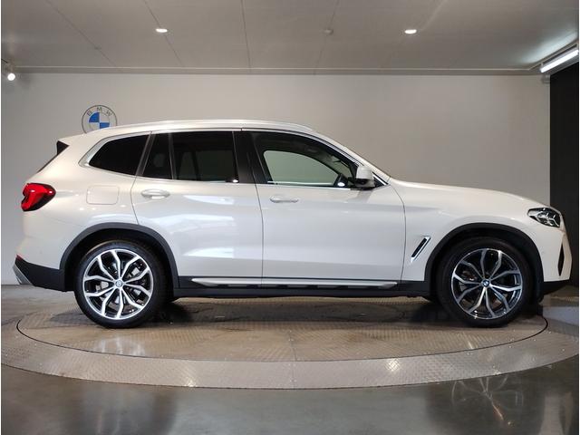 Ｘ３ ｘＤｒｉｖｅ　２０ｄ　モカレザー　電動パノラマサンルーフ　ステアリングヒーター　ベンチレーションシート　全周囲カメラ　純正２０インチアルミ　後席サンシェード　電動リアゲート　ＬＥＤヘッドライト　追従型クルーズコントロール（26枚目）