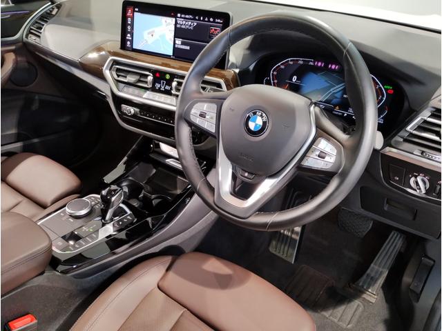Ｘ３ ｘＤｒｉｖｅ　２０ｄ　モカレザー　電動パノラマサンルーフ　ステアリングヒーター　ベンチレーションシート　全周囲カメラ　純正２０インチアルミ　後席サンシェード　電動リアゲート　ＬＥＤヘッドライト　追従型クルーズコントロール（40枚目）