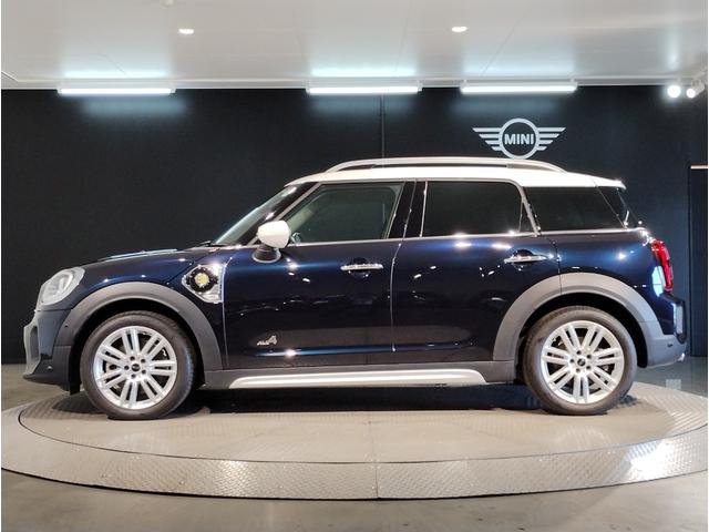 ＭＩＮＩ クーパーＳ　Ｅ　クロスオーバー　オール４　後期モデル　デジタルメーター　追従式クルーズコントロール　ヘッドアップディスプレイ　バックカメラ　障害物センサー　電動テールゲート　純正ナビ　シートヒーター　ＬＥＤヘッドライト　コンフォートアクセス（5枚目）