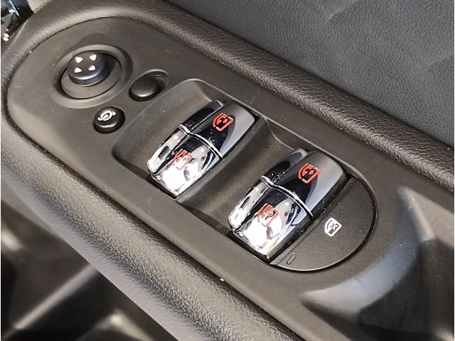 ＭＩＮＩ クーパーＳ　Ｅ　クロスオーバー　オール４　後期モデル　デジタルメーター　追従式クルーズコントロール　ヘッドアップディスプレイ　バックカメラ　障害物センサー　電動テールゲート　純正ナビ　シートヒーター　ＬＥＤヘッドライト　コンフォートアクセス（14枚目）