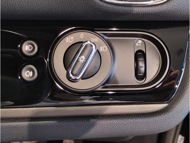 ＭＩＮＩ クーパーＳ　Ｅ　クロスオーバー　オール４　後期モデル　デジタルメーター　追従式クルーズコントロール　ヘッドアップディスプレイ　バックカメラ　障害物センサー　電動テールゲート　純正ナビ　シートヒーター　ＬＥＤヘッドライト　コンフォートアクセス（15枚目）