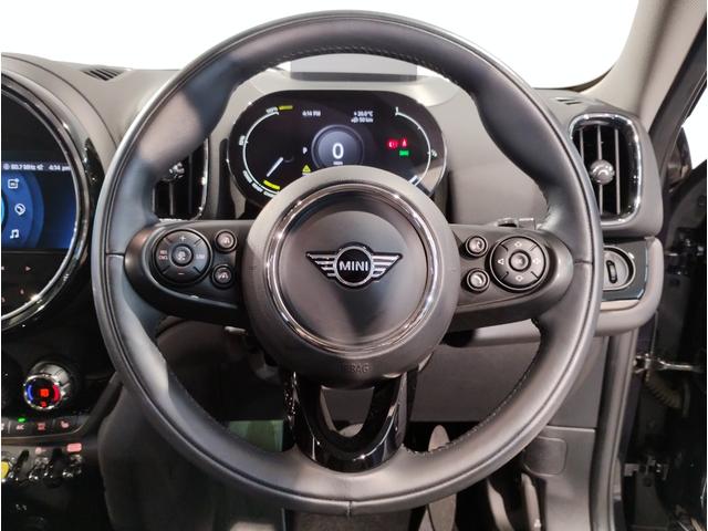 ＭＩＮＩ クーパーＳ　Ｅ　クロスオーバー　オール４　後期モデル　デジタルメーター　追従式クルーズコントロール　ヘッドアップディスプレイ　バックカメラ　障害物センサー　電動テールゲート　純正ナビ　シートヒーター　ＬＥＤヘッドライト　コンフォートアクセス（19枚目）