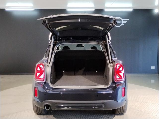 ＭＩＮＩ クーパーＳ　Ｅ　クロスオーバー　オール４　後期モデル　デジタルメーター　追従式クルーズコントロール　ヘッドアップディスプレイ　バックカメラ　障害物センサー　電動テールゲート　純正ナビ　シートヒーター　ＬＥＤヘッドライト　コンフォートアクセス（29枚目）