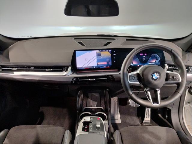 Ｘ１ ｘＤｒｉｖｅ　２０ｄ　Ｍスポーツ　デモレンタ　１オーナー　カーブドディスプレイ　全周囲カメラ　ヘッドアップディスプレイ　電動シート　電動リアゲート　パドルシフト　追従式クルコン　ＬＥＤライト　ＥＴＣ　シートヒーター　純正１８インチＡＷ（12枚目）