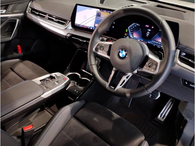Ｘ１ ｘＤｒｉｖｅ　２０ｄ　Ｍスポーツ　デモレンタ　１オーナー　カーブドディスプレイ　全周囲カメラ　ヘッドアップディスプレイ　電動シート　電動リアゲート　パドルシフト　追従式クルコン　ＬＥＤライト　ＥＴＣ　シートヒーター　純正１８インチＡＷ（13枚目）