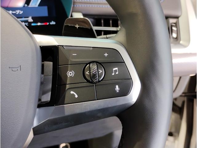 Ｘ１ ｘＤｒｉｖｅ　２０ｄ　Ｍスポーツ　デモレンタ　１オーナー　カーブドディスプレイ　全周囲カメラ　ヘッドアップディスプレイ　電動シート　電動リアゲート　パドルシフト　追従式クルコン　ＬＥＤライト　ＥＴＣ　シートヒーター　純正１８インチＡＷ（24枚目）