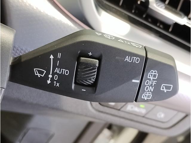 Ｘ１ ｘＤｒｉｖｅ　２０ｄ　Ｍスポーツ　デモレンタ　１オーナー　カーブドディスプレイ　全周囲カメラ　ヘッドアップディスプレイ　電動シート　電動リアゲート　パドルシフト　追従式クルコン　ＬＥＤライト　ＥＴＣ　シートヒーター　純正１８インチＡＷ（28枚目）