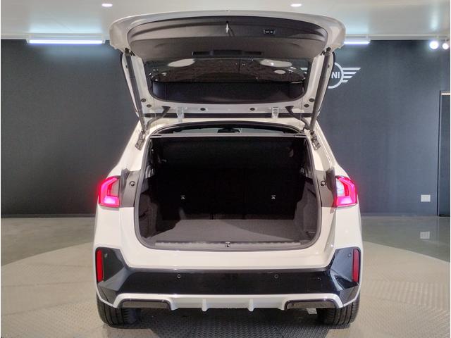 Ｘ１ ｘＤｒｉｖｅ　２０ｄ　Ｍスポーツ　デモレンタ　１オーナー　カーブドディスプレイ　全周囲カメラ　ヘッドアップディスプレイ　電動シート　電動リアゲート　パドルシフト　追従式クルコン　ＬＥＤライト　ＥＴＣ　シートヒーター　純正１８インチＡＷ（71枚目）