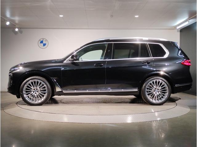 X7 xDrive 40dエクセレンス 後期モデル 6人乗り スカイラウンジパノラマサンルーフ アイボリーレザー 22インチAW 保冷保温機能付きカップホルダー ベンチレーションシート 追従式クルコン ヘッドアップディスプレイ LEDライト(5枚目)