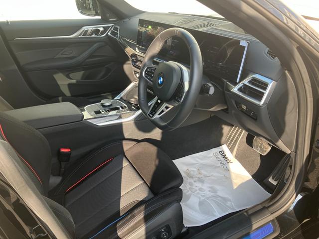 4シリーズ 420iグランクーペ Mスポーツ 弊社デモカー 後期モデル Harmankardonスピーカー カーブドディスプレイ 全周囲カメラ ヘッドアップディスプレイ シートヒータ 電動シート 電動リアゲート ACC パドルシフト 後期ハンドル(8枚目)