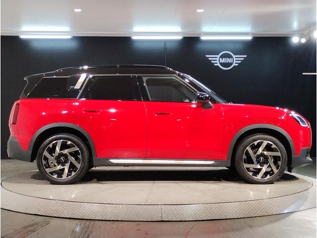 ＭＩＮＩ カントリーマンＳオール４　フェイバリット・トリム　デモレンタ　ワンオーナー　Ｍパッケージ　フェイバリットトリム　ハーマンカードン　電動シート　電動テールゲート　１９インチＡＷ　全周囲カメラ　障害物センサー　追従式クルコン　ヘッドアップディスプレイ（9枚目）