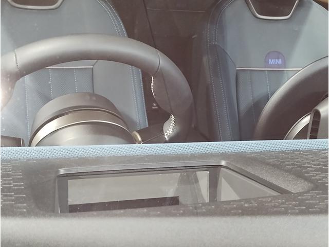 ＭＩＮＩ カントリーマンＳオール４　フェイバリット・トリム　デモレンタ　ワンオーナー　Ｍパッケージ　フェイバリットトリム　ハーマンカードン　電動シート　電動テールゲート　１９インチＡＷ　全周囲カメラ　障害物センサー　追従式クルコン　ヘッドアップディスプレイ（24枚目）