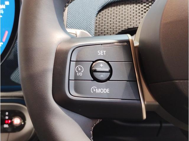 ＭＩＮＩ カントリーマンＳオール４　フェイバリット・トリム　デモレンタ　ワンオーナー　Ｍパッケージ　フェイバリットトリム　ハーマンカードン　電動シート　電動テールゲート　１９インチＡＷ　全周囲カメラ　障害物センサー　追従式クルコン　ヘッドアップディスプレイ（28枚目）