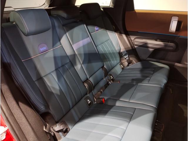 ＭＩＮＩ カントリーマンＳオール４　フェイバリット・トリム　デモレンタ　ワンオーナー　Ｍパッケージ　フェイバリットトリム　ハーマンカードン　電動シート　電動テールゲート　１９インチＡＷ　全周囲カメラ　障害物センサー　追従式クルコン　ヘッドアップディスプレイ（32枚目）