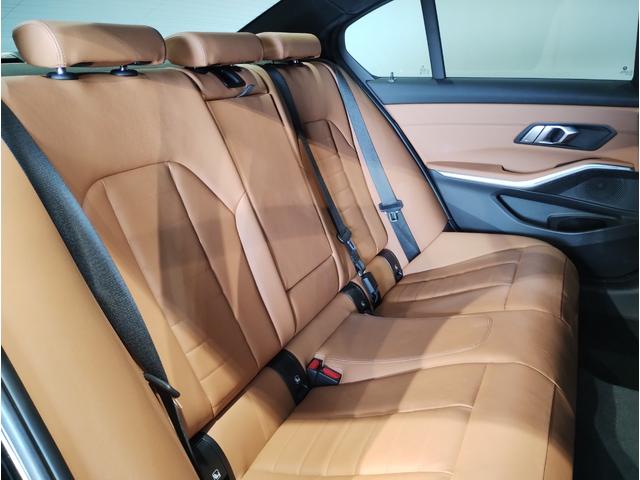 3シリーズ 320d xDrive Mスポーツ ワンオーナー コニャックレザー シートヒーター 全周囲カメラ 追従型クルコン ヘッドアップディスプレイ パドルシフト ワイヤレスチャージ LEDヘッドライト 電動リアゲート 純正18インチアルミ(14枚目)