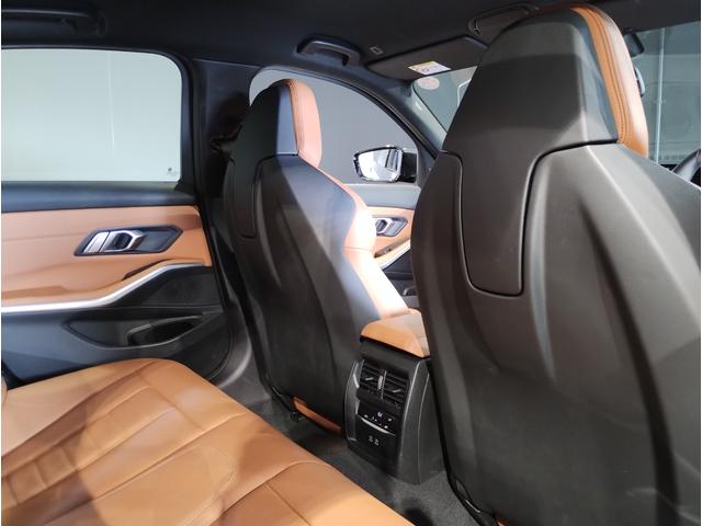 3シリーズ 320d xDrive Mスポーツ ワンオーナー コニャックレザー シートヒーター 全周囲カメラ 追従型クルコン ヘッドアップディスプレイ パドルシフト ワイヤレスチャージ LEDヘッドライト 電動リアゲート 純正18インチアルミ(43枚目)