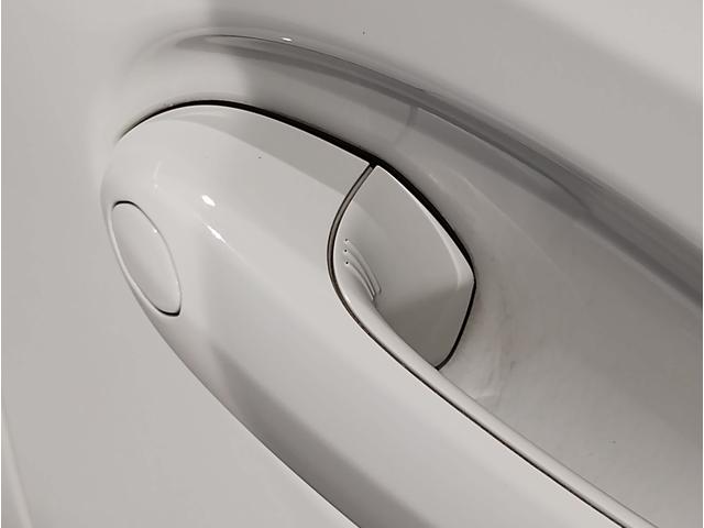 ☆最新設備の整備工場完備店舗！☆ドイツ本社と同様の教育・訓練を受けた経験豊富な専門のメカニックが徹底的にチェック、整備した後にお引渡しとなります☆