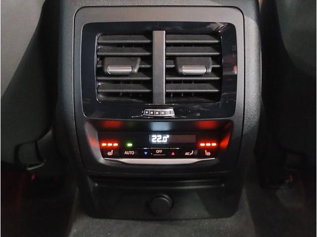 Ｘ４ Ｍ コンペティション　５１０馬力　ＭドライバーズＰ　カーボンインテリア　Ｍブレーキ　ハーマンカードン　ブラックレザー　シートヒーター　ベンチレーションシート　ＬＥＤヘッドライト　２１インチＡＷ　追従式クルコン　全周囲カメラ（20枚目）