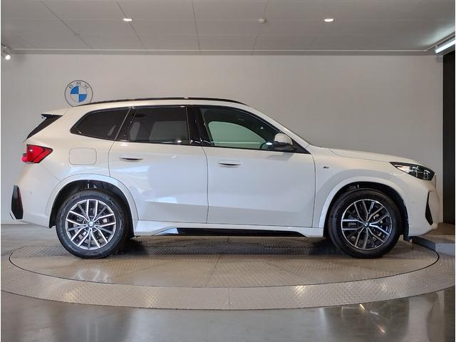 X1 sDrive 18i Mスポーツ 元弊社デモカー ワンオーナー 全周囲カメラ 障害物センサー 追従式クルコン ヘッドアップディスプレイ 電動シート シートヒーター 電動テールゲート コンフォートアクセス LEDヘッドライト ETC(9枚目)