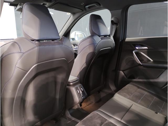 X1 sDrive 18i Mスポーツ 元弊社デモカー ワンオーナー 全周囲カメラ 障害物センサー 追従式クルコン ヘッドアップディスプレイ 電動シート シートヒーター 電動テールゲート コンフォートアクセス LEDヘッドライト ETC(28枚目)