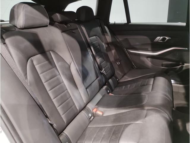 ３シリーズ ３２０ｉツーリング　Ｍスポーツ　ハイラインパッケージ　ワンオーナー　黒レザー　シートヒーター　ウッドパネル　パドルシフト　電動リアゲート　追従型クルーズコントロール　ワイヤレス充電　メモリ機能付パワーシート　ＬＥＤヘッドライト　パーキングアシストプラス（14枚目）