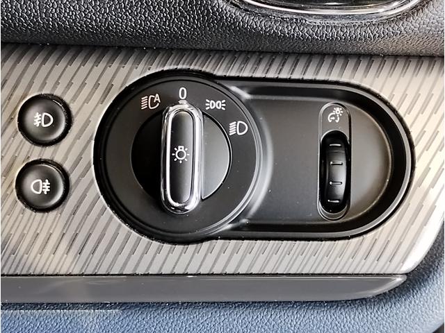 ☆ＭＩＮＩの車の始まりは大人四人がギリギリ乗れるコンパクトな車です！！今となっては３ナンバーですが、もともとは５ナンバーの車でした！！