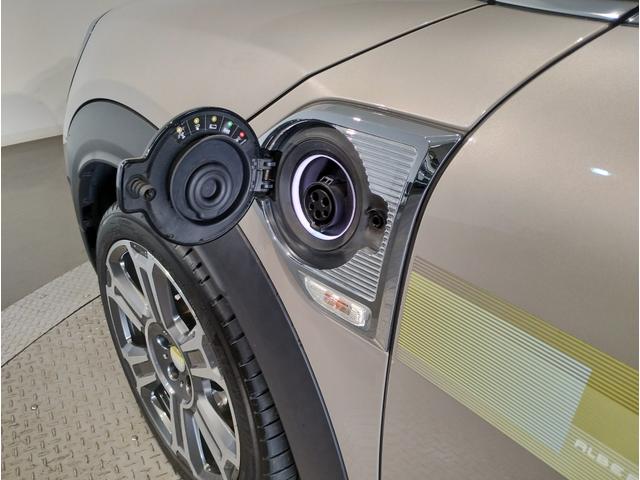 愛され続けるＭＩＮＩのオリジナリティを最大限に生かしながら、ダイナミックなシルエットとトレードマークの楕円形ヘッドライトが華々しい印象を与えます！