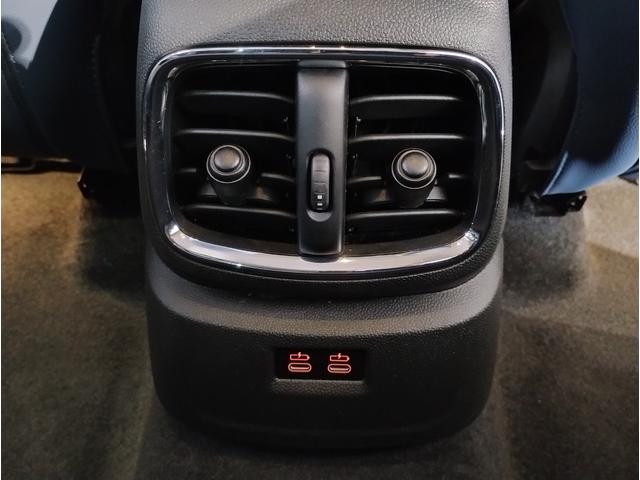 ☆人間工学に基づいて設計されたシートは適度なクッション性が有り、長時間のドライブにおいても疲労感が出ないようになっております☆