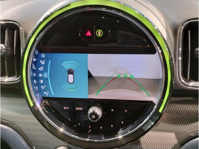 愛され続けるＭＩＮＩのオリジナリティを最大限に生かしながら、ダイナミックなシルエットとトレードマークの楕円形ヘッドライトが華々しい印象を与えます！