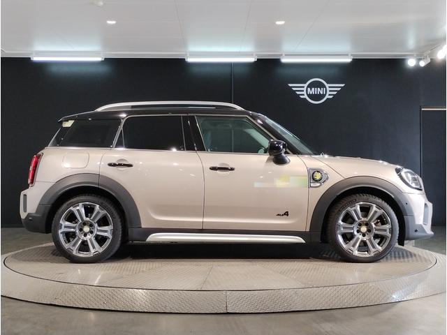 【ショートオーバーハング】前後のタイヤをできるだけ両端に寄せることによりＭＩＮＩ特有の直進安定性とコーナリングを実現しております！！